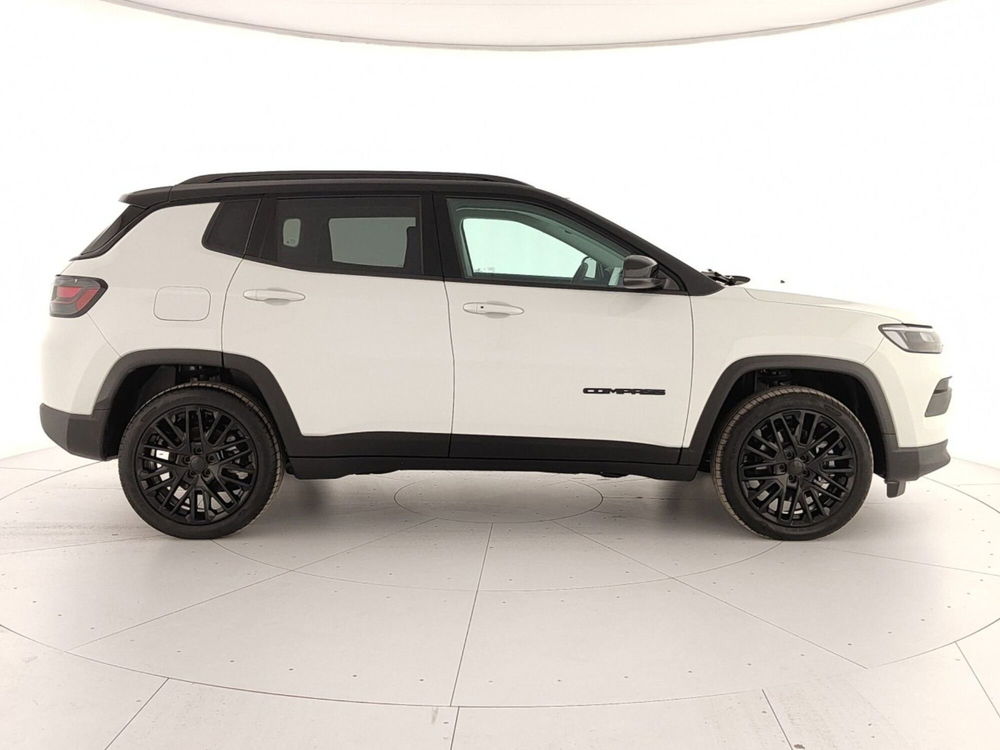 Jeep Compass nuova a Caserta (7)