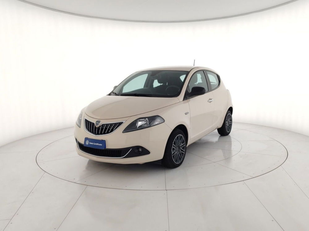 Lancia Ypsilon usata a Massa-Carrara