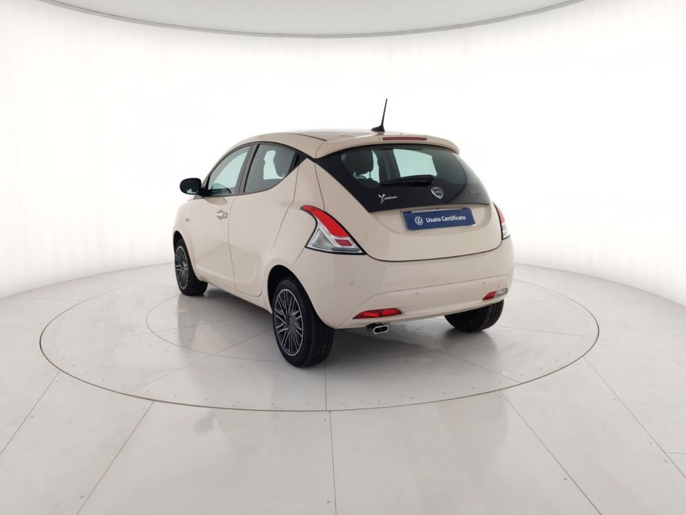 Lancia Ypsilon usata a Massa-Carrara (2)