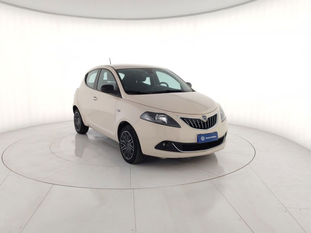 Lancia Ypsilon usata a Massa-Carrara (4)