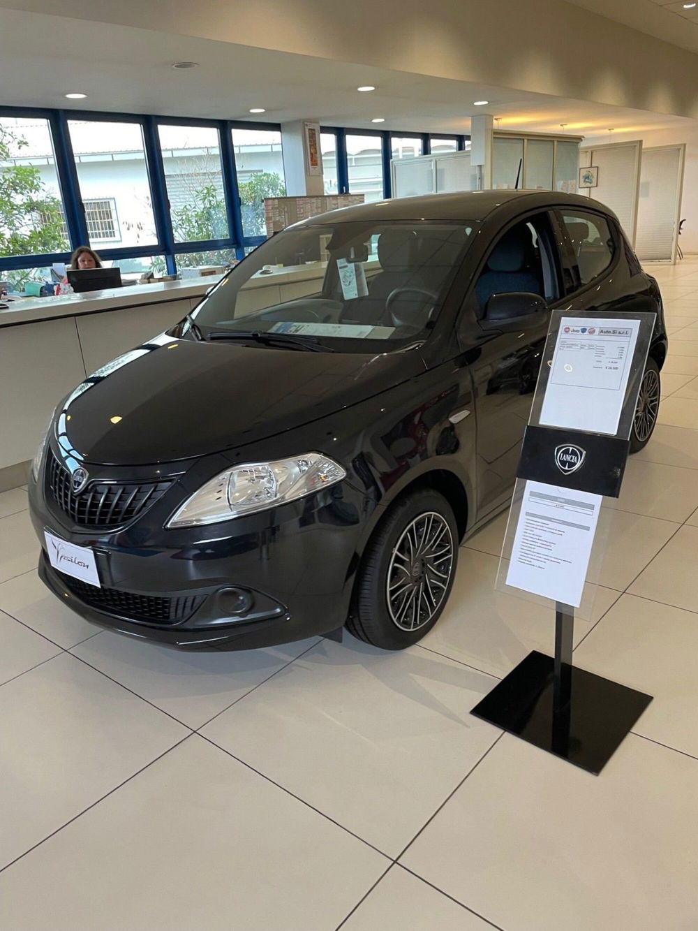 Lancia Ypsilon nuova a Lucca