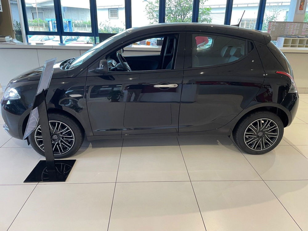 Lancia Ypsilon nuova a Lucca (6)