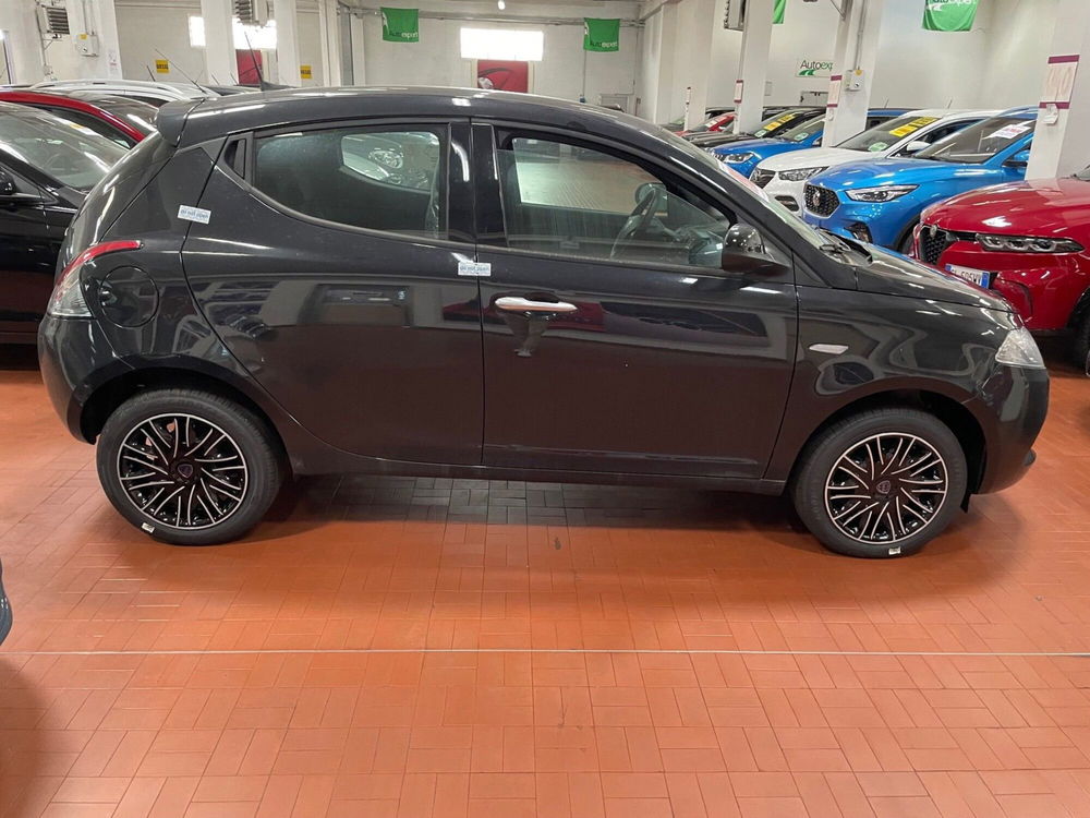 Lancia Ypsilon nuova a Lucca (4)