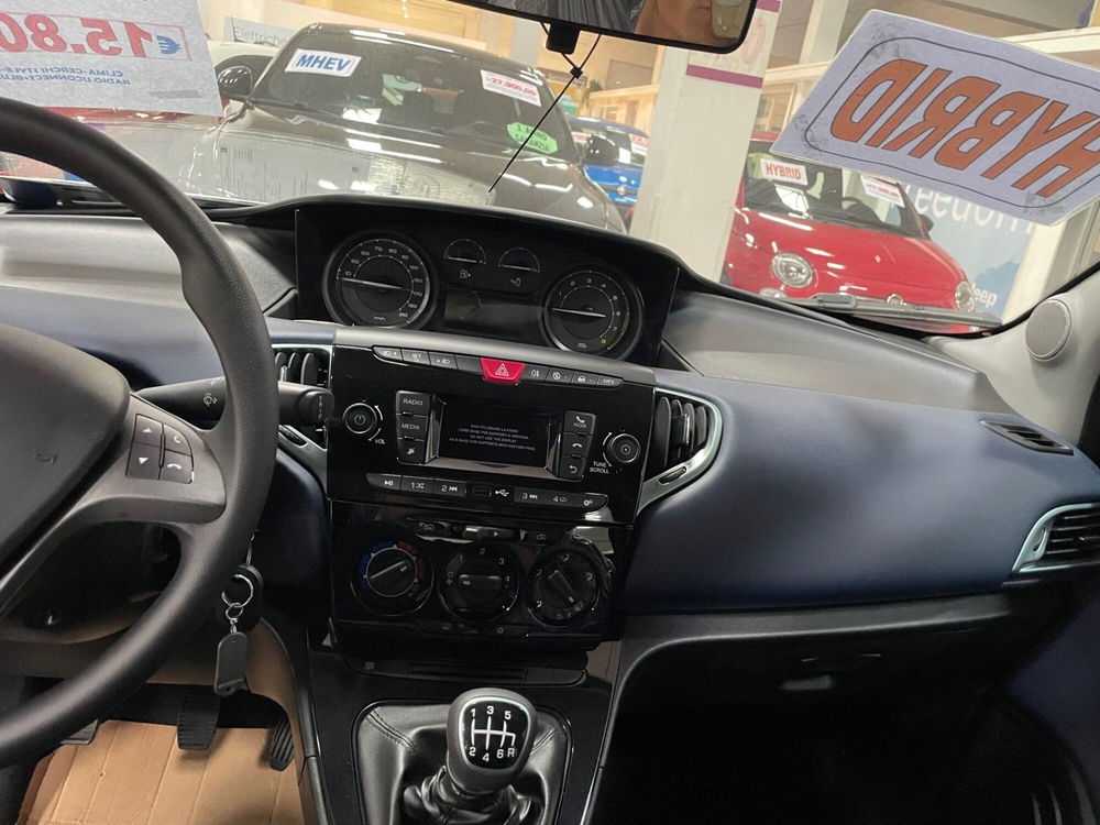 Lancia Ypsilon nuova a Lucca (9)