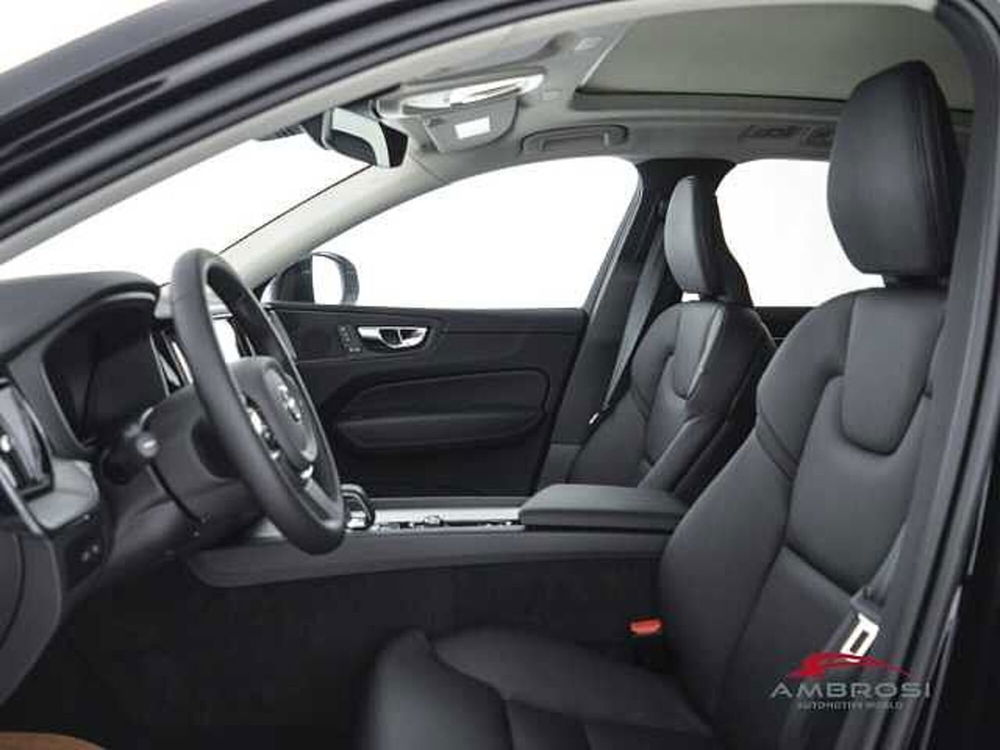 Volvo XC60 nuova a Viterbo (9)