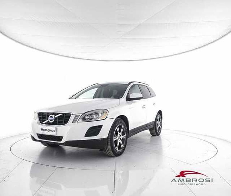 Volvo XC60 D3 Geartronic Momentum  del 2011 usata a Viterbo