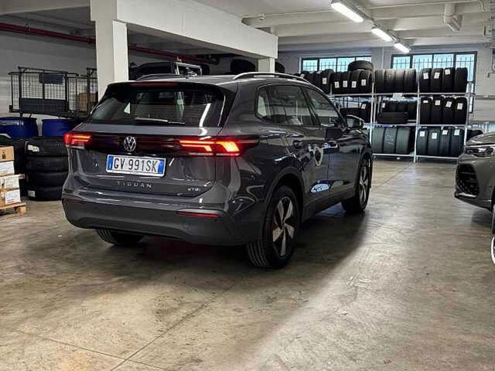 Volkswagen Tiguan nuova a Lecco (3)