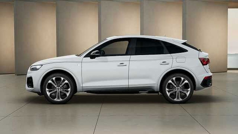 Audi Q5 Sportback nuova a Varese (5)