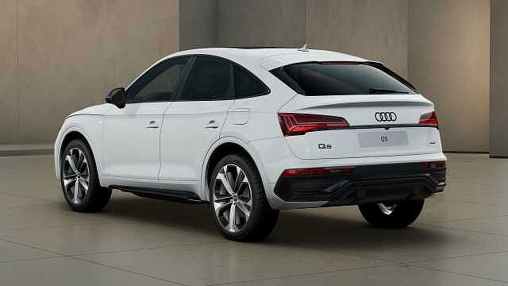 Audi Q5 Sportback nuova a Varese (6)