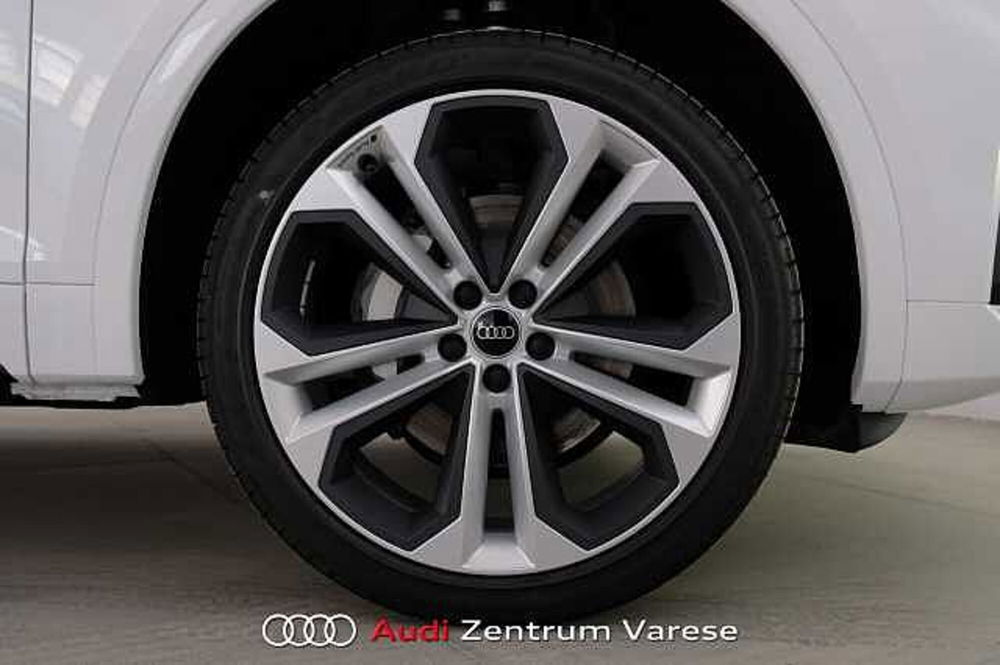 Audi Q5 Sportback nuova a Varese (3)