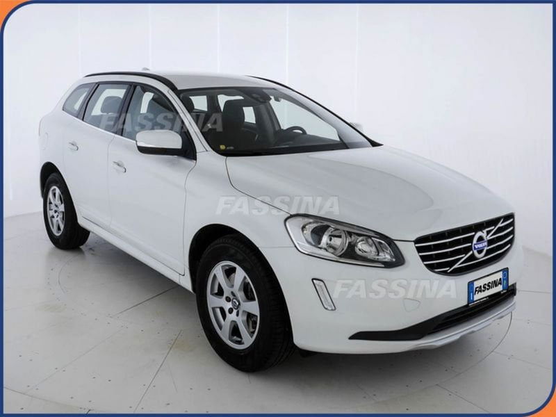 Volvo XC60 D4 Geartronic Momentum  del 2015 usata a Milano