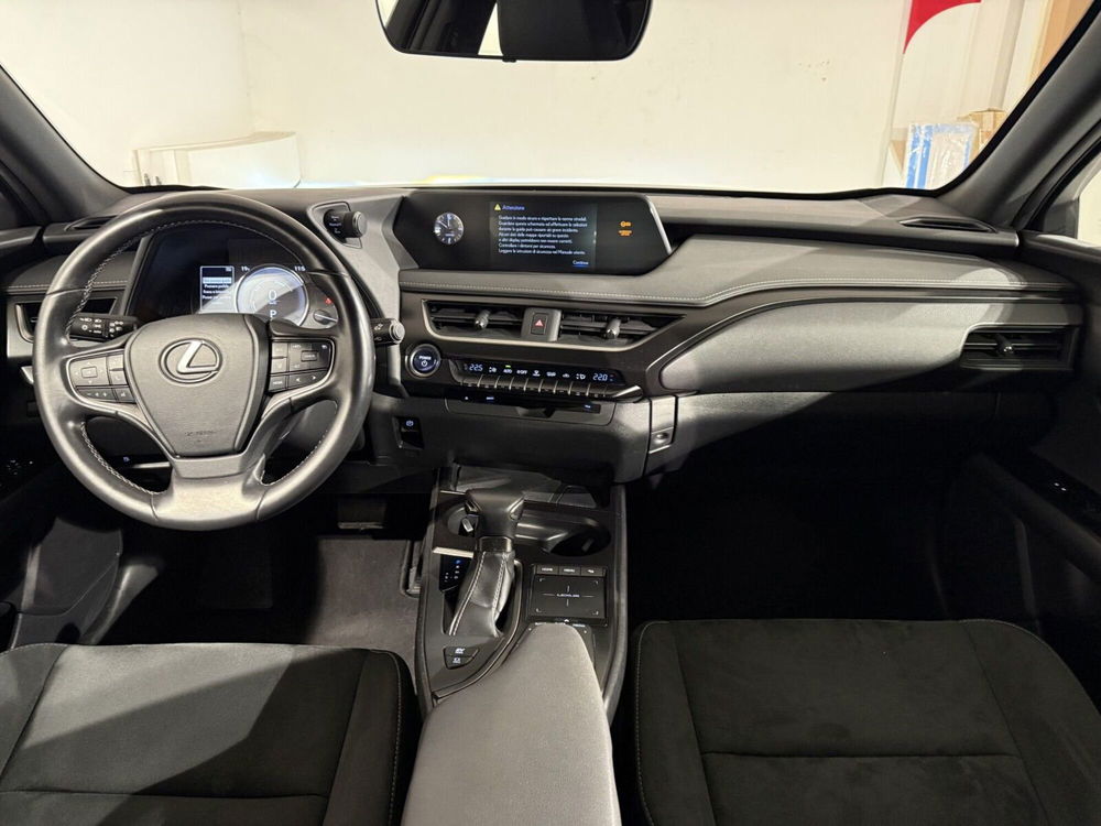 Lexus UX usata a Lecco (9)