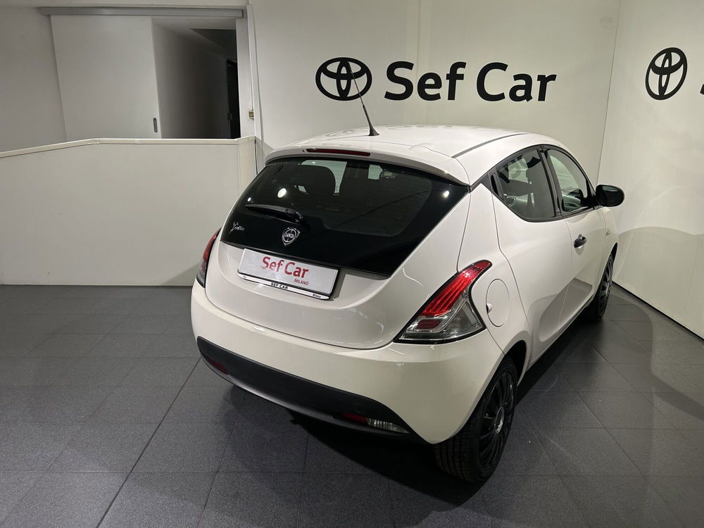 Lancia Ypsilon usata a Milano (4)