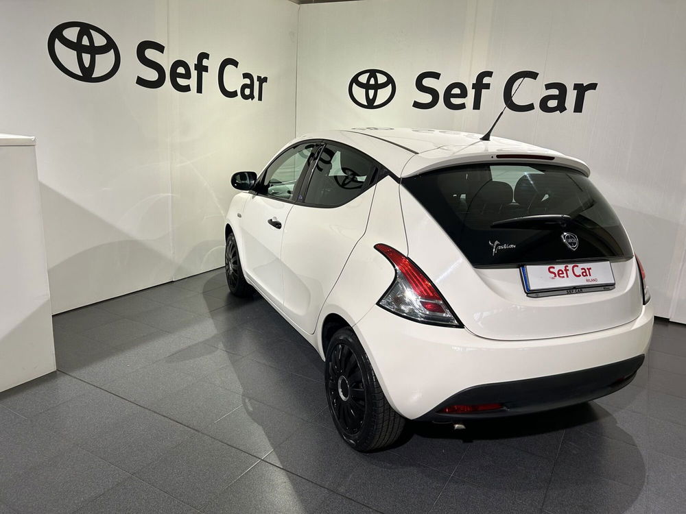 Lancia Ypsilon usata a Milano (5)