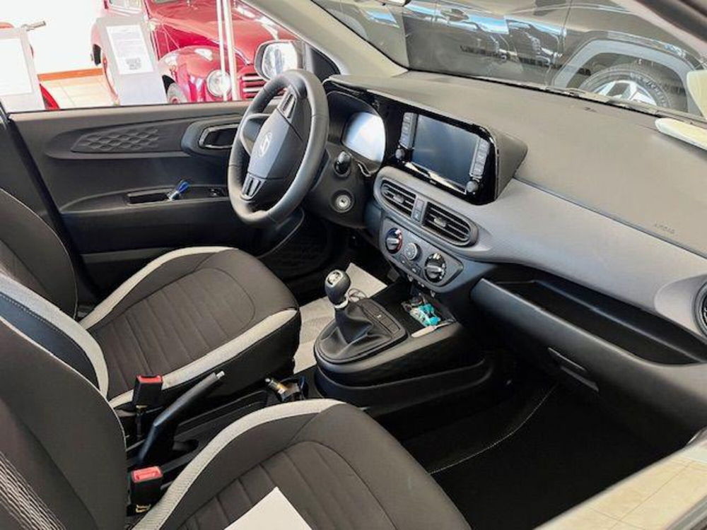 Hyundai i10 nuova a Verbano Cusio Ossola (5)