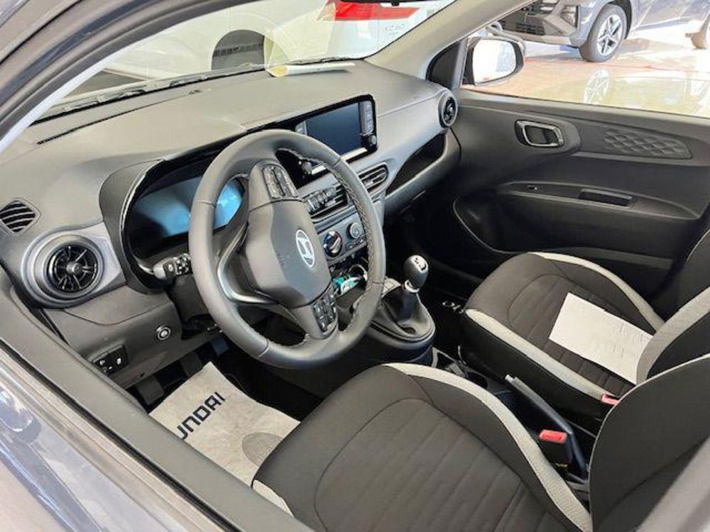 Hyundai i10 nuova a Verbano Cusio Ossola (9)