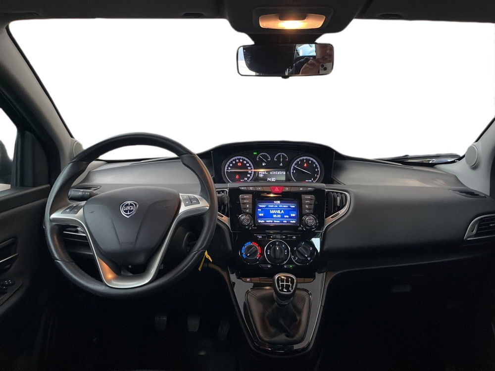 Lancia Ypsilon usata a Torino (11)