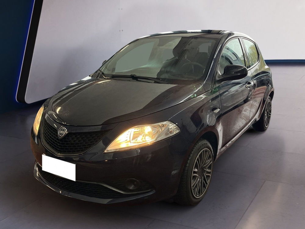 Lancia Ypsilon usata a Torino (2)