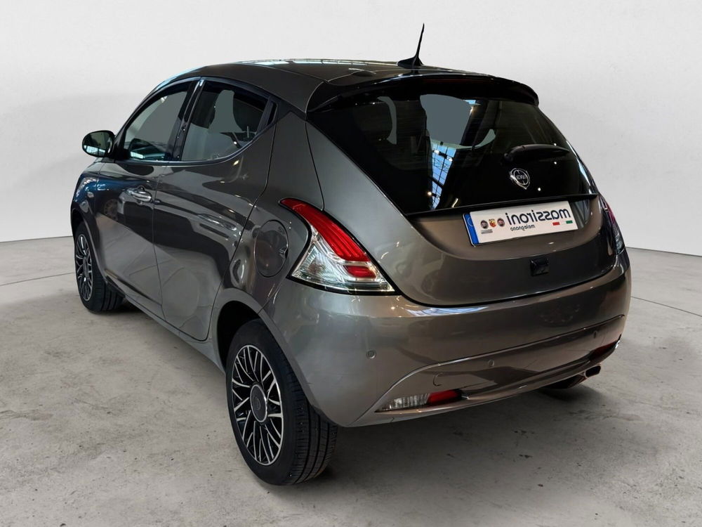 Lancia Ypsilon usata a Milano (4)