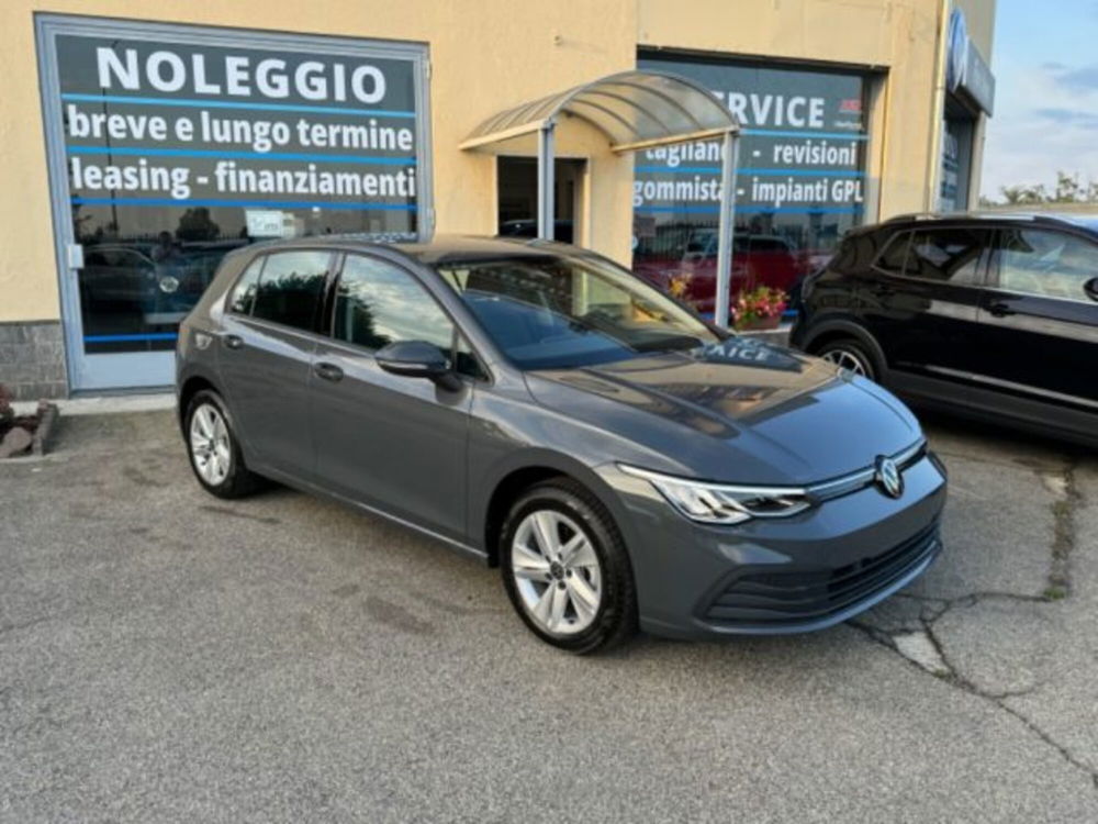 Volkswagen Golf Variant nuova a Milano