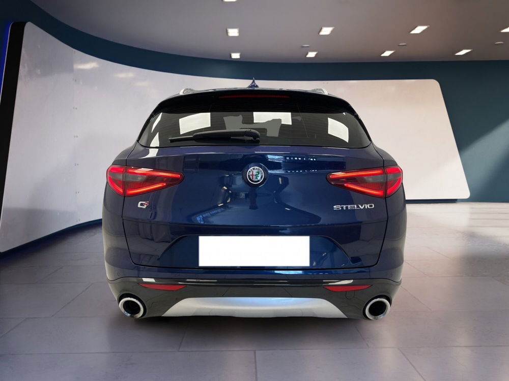 Alfa Romeo Stelvio usata a Torino (5)