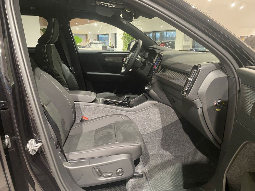 Volvo XC40 nuova a Bari (10)