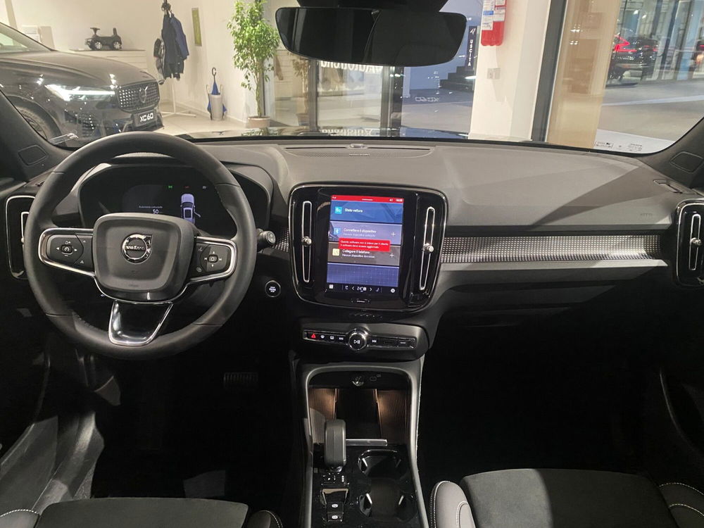 Volvo XC40 nuova a Bari (12)