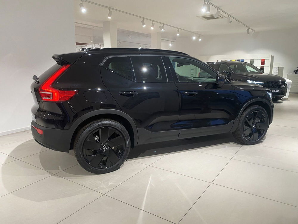 Volvo XC40 nuova a Bari (5)