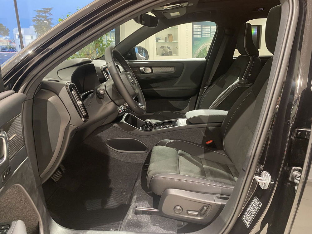 Volvo XC40 nuova a Bari (7)