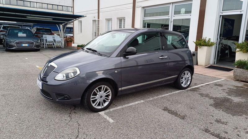 Lancia Ypsilon 1.2 69 CV Unyca del 2011 usata a Veggiano