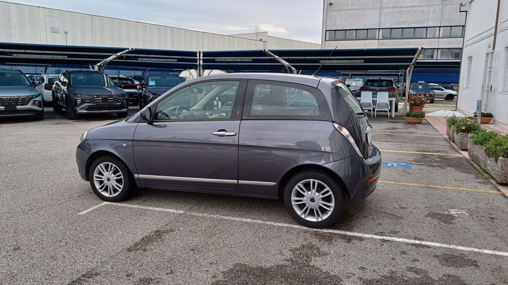 Lancia Ypsilon usata a Padova (3)