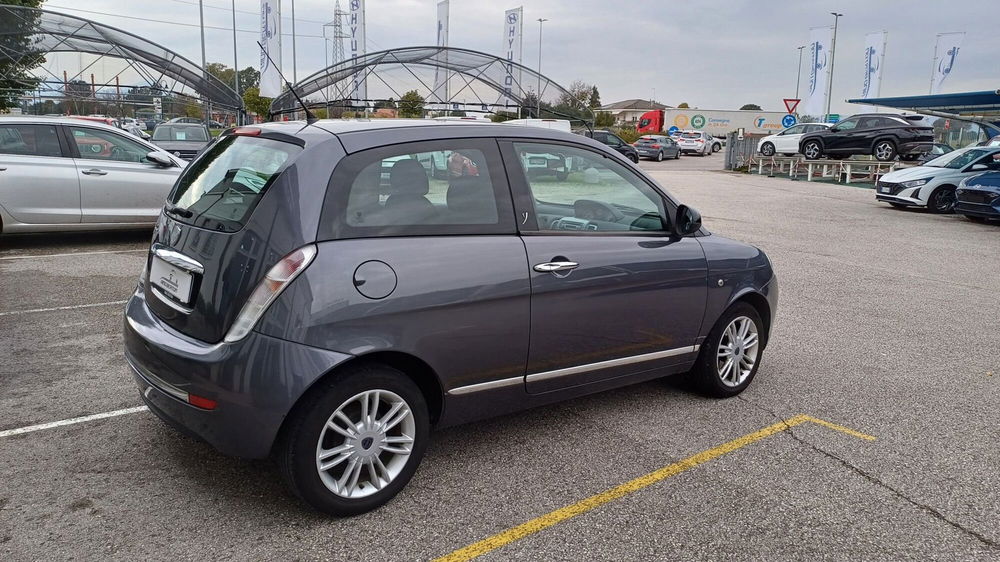 Lancia Ypsilon usata a Padova (5)