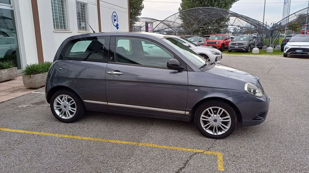 Lancia Ypsilon usata a Padova (6)