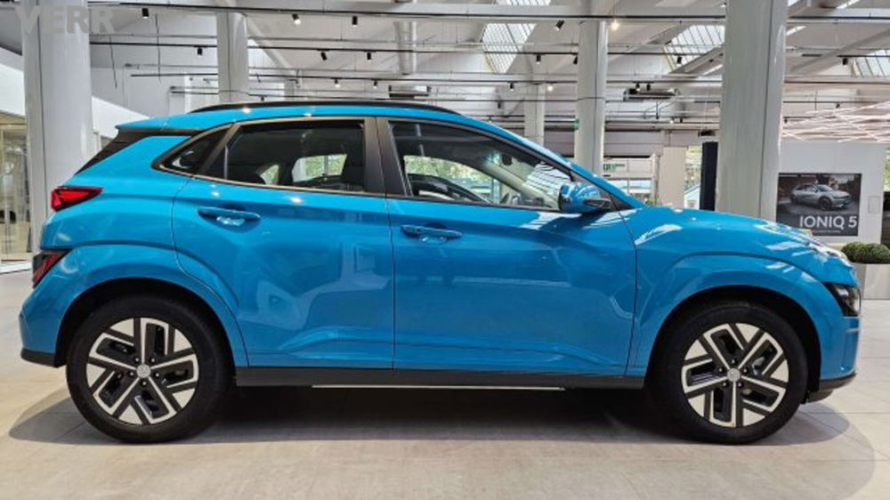 Hyundai Kona nuova a Milano (4)