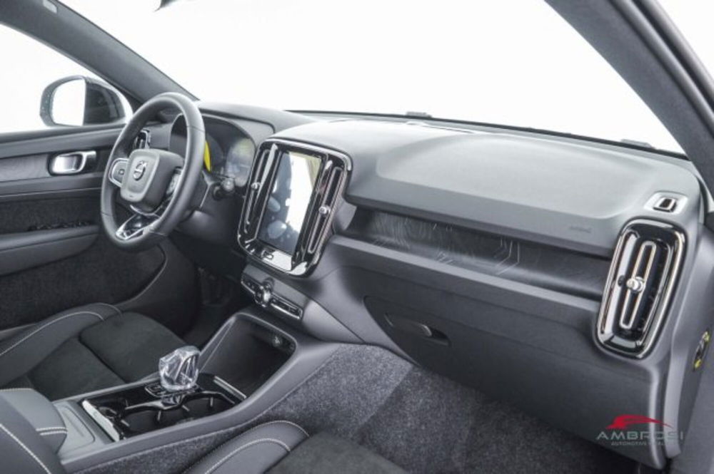 Volvo XC40 nuova a Perugia (12)