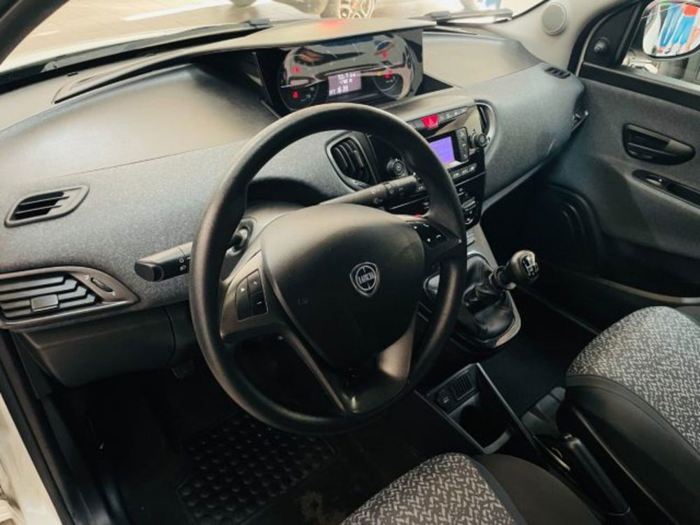 Lancia Ypsilon usata a Salerno (10)