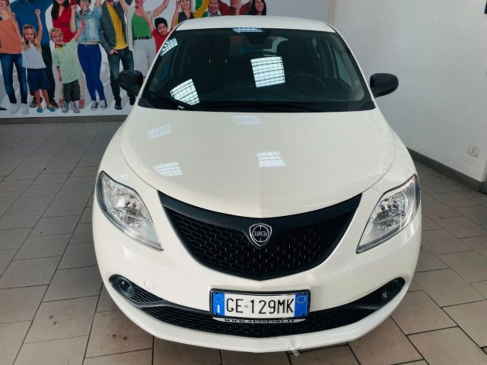 Lancia Ypsilon usata a Salerno (2)