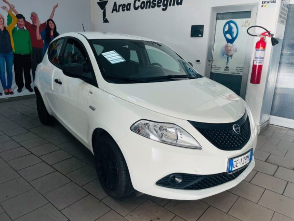 Lancia Ypsilon usata a Salerno (3)