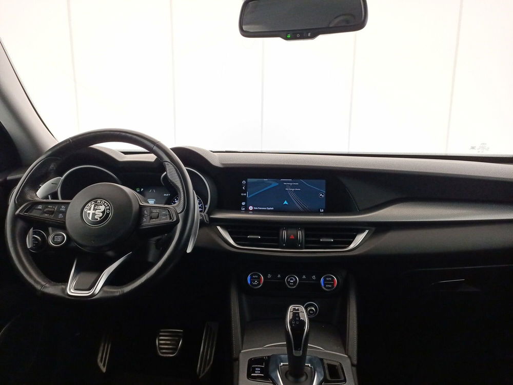 Alfa Romeo Stelvio usata a Bari (10)