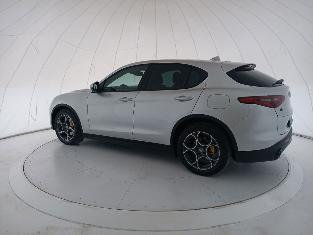 Alfa Romeo Stelvio usata a Bari (3)