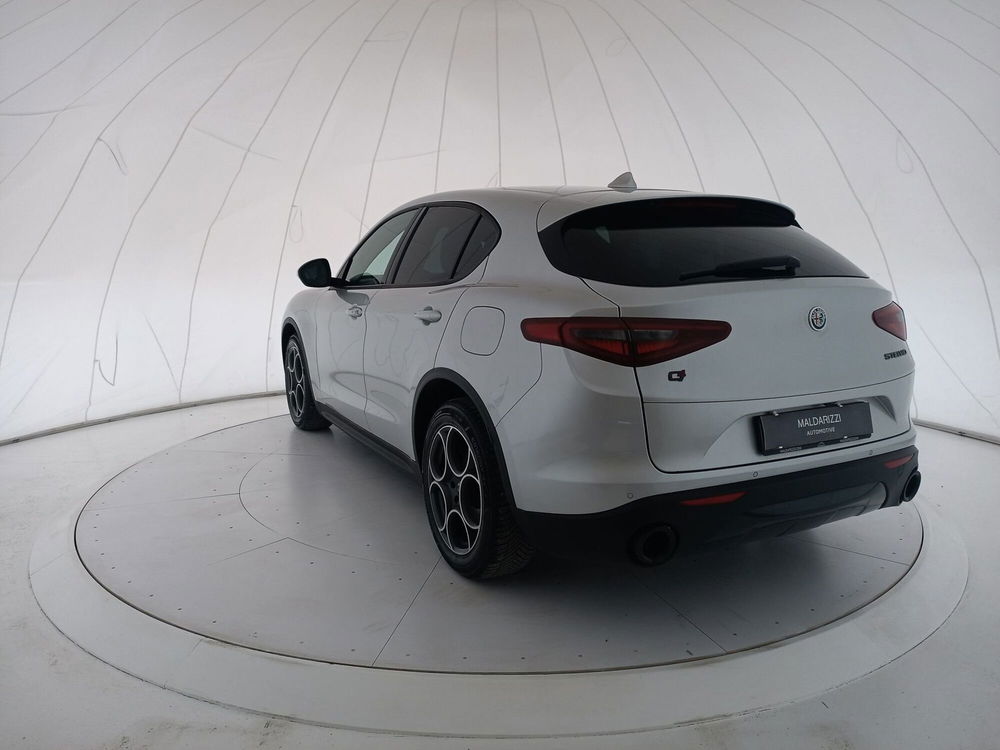 Alfa Romeo Stelvio usata a Bari (4)