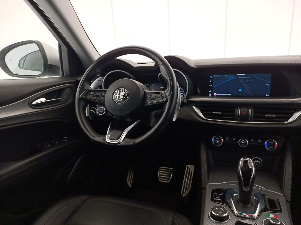 Alfa Romeo Stelvio usata a Bari (9)