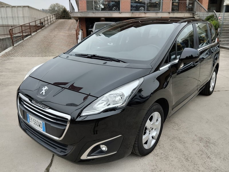 Peugeot 5008 1.6 HDi 115CV Allure  del 2015 usata a Canelli