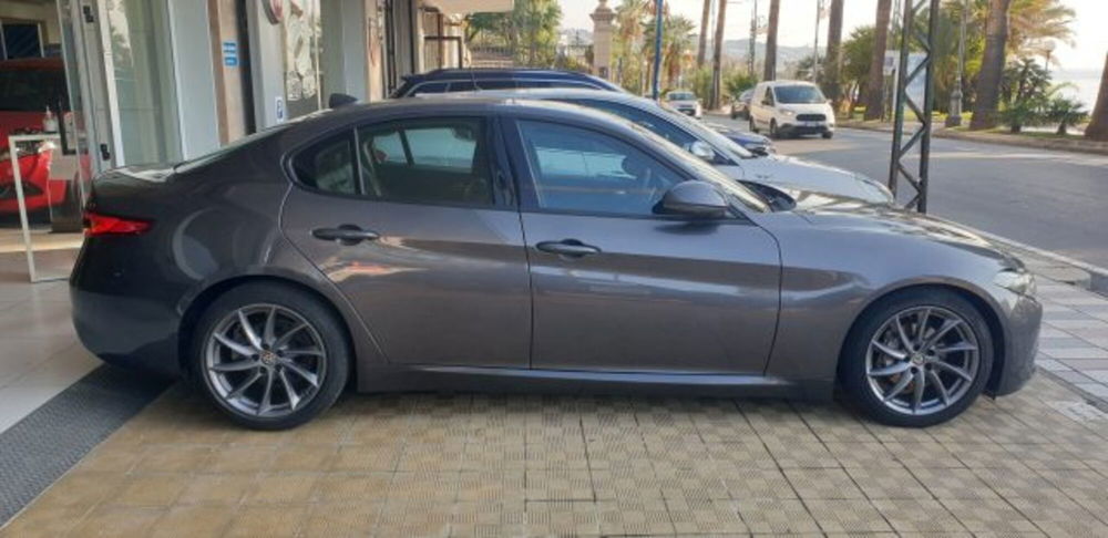 Alfa Romeo Giulia usata a Imperia (3)