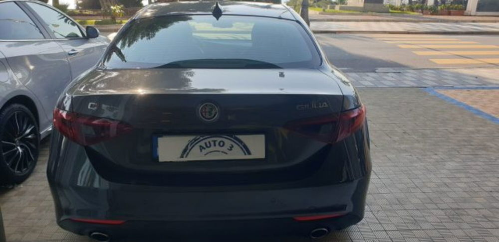 Alfa Romeo Giulia usata a Imperia (9)