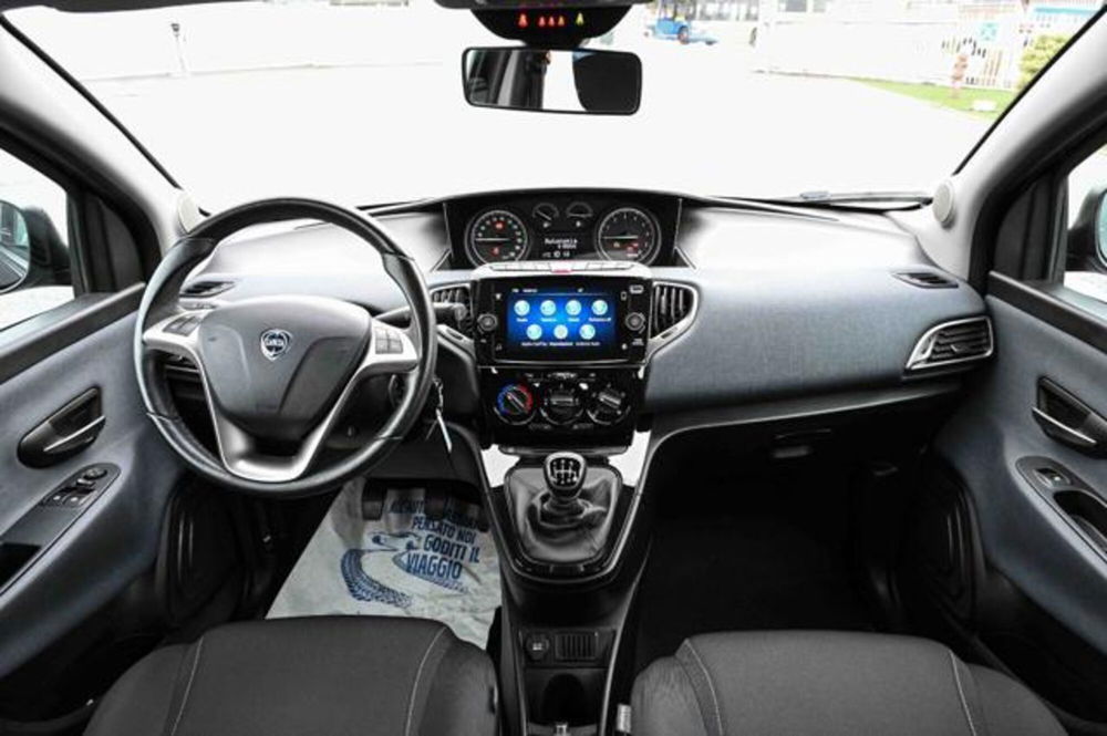 Lancia Ypsilon usata a Torino (11)