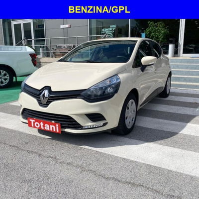 Renault Clio TCe 12V 90 CV GPL 5 porte Moschino Life del 2017 usata a L&#039;Aquila