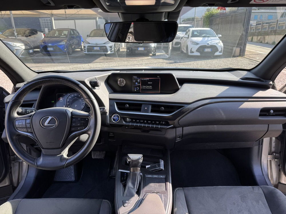 Lexus UX usata a Como (8)