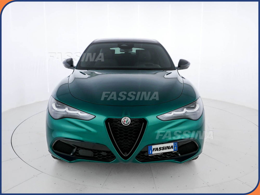 Alfa Romeo Stelvio nuova a Milano (2)