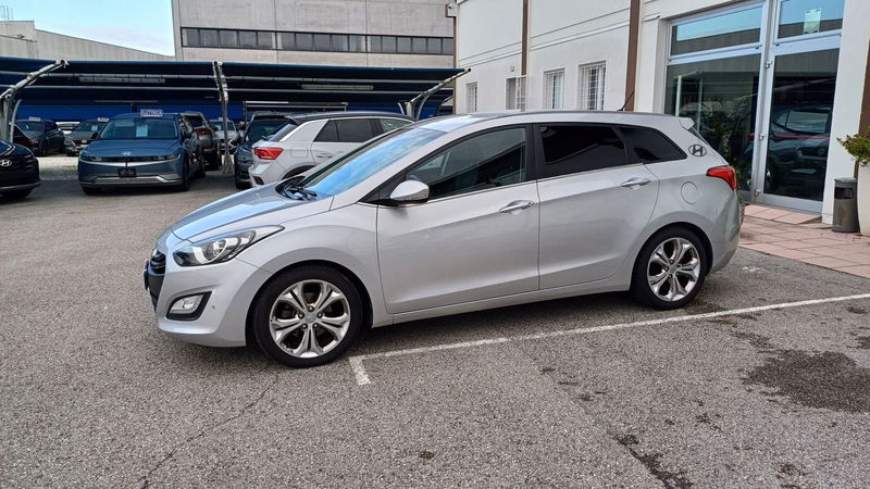 Hyundai i30 Station Wagon 1.6 CRDi 128 CV Style A/T del 2012 usata a Veggiano